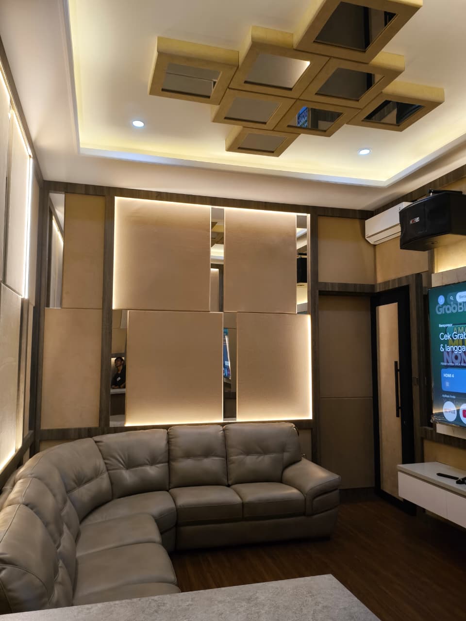 Ruang Karaoke Bapak Joni Jakarta