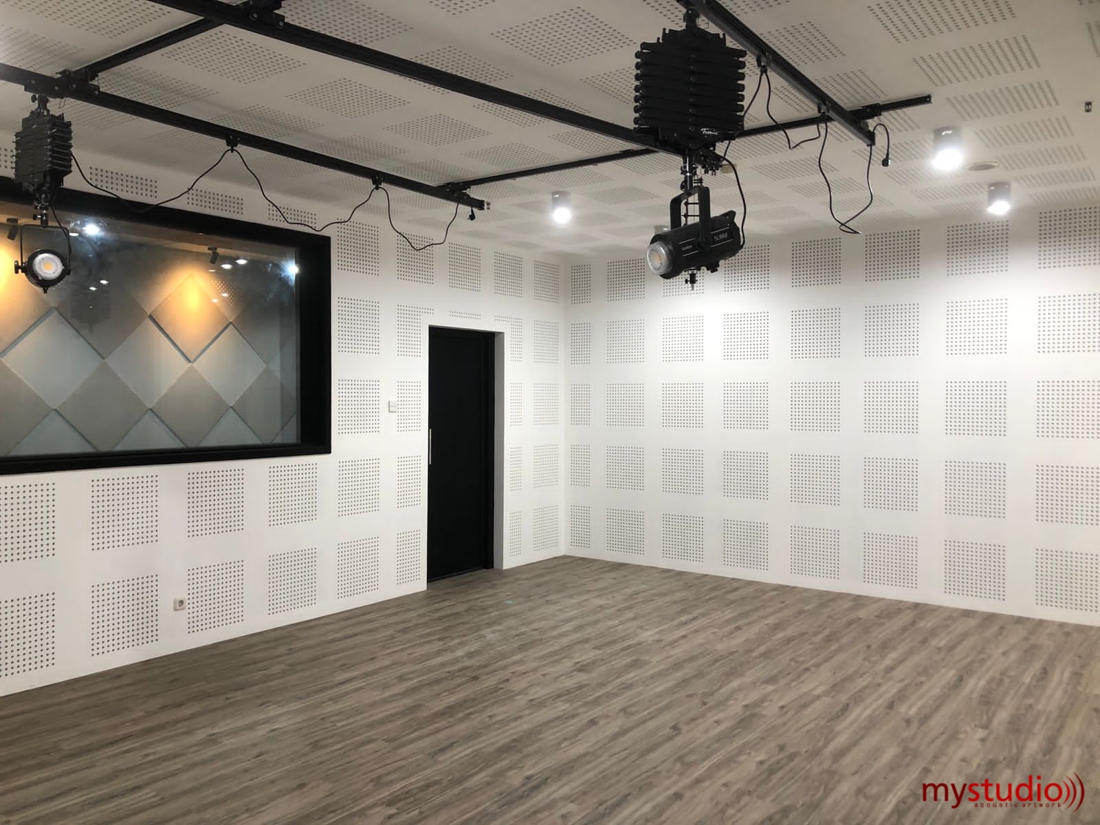 Interior Akustik Tipe Standard